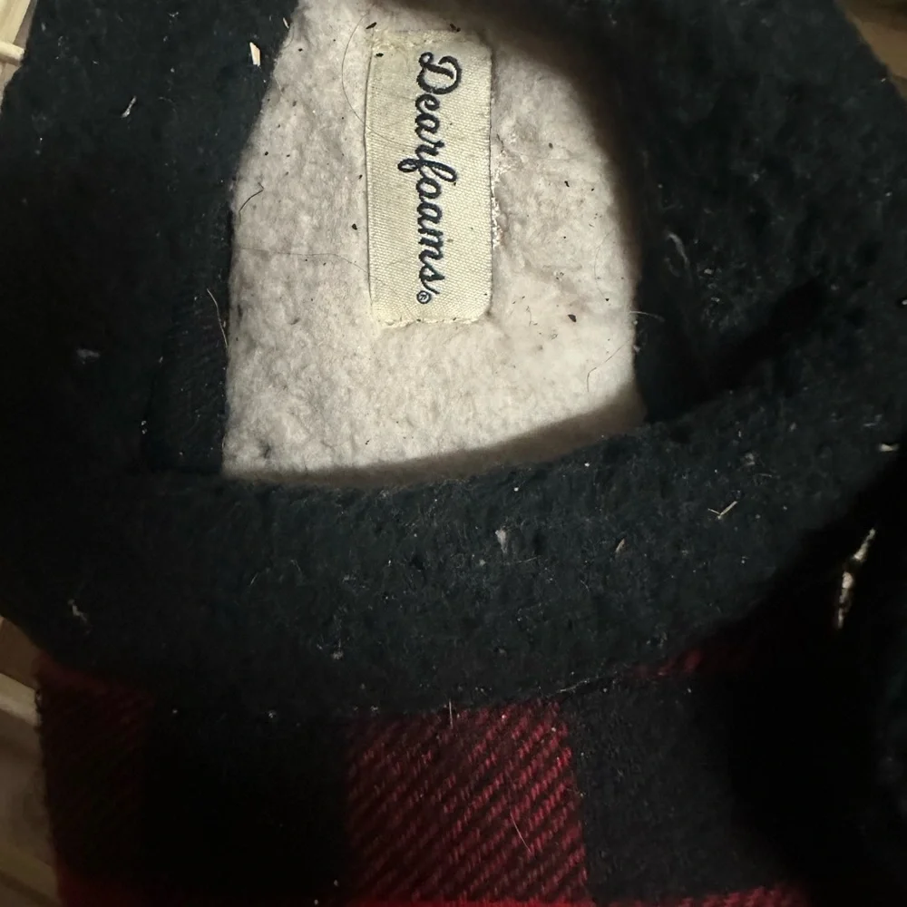 Dearfoams Kids Black and‎ Red Checkered Slippers